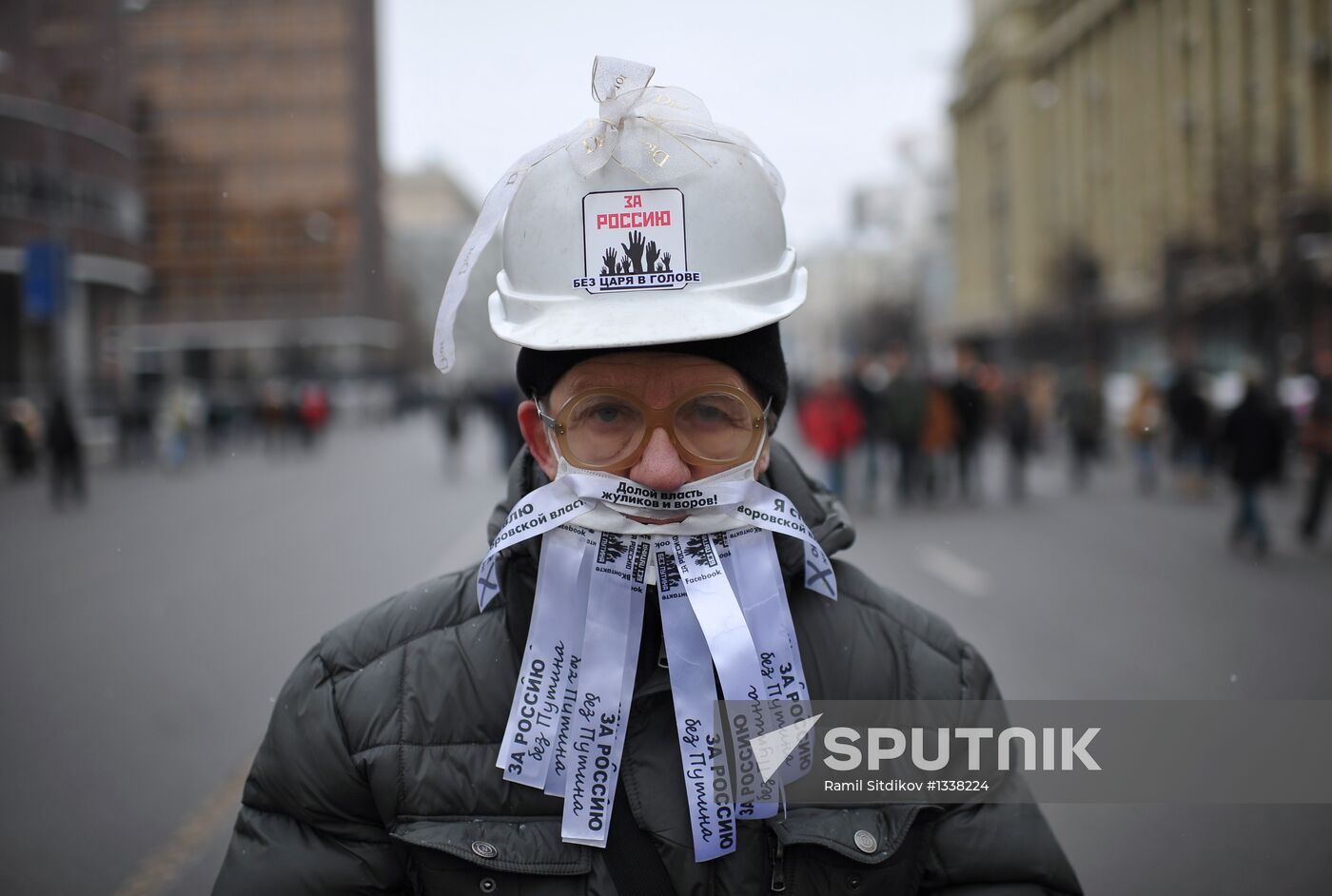 Opposition rallies in Moscow against anti-Magnitsky law