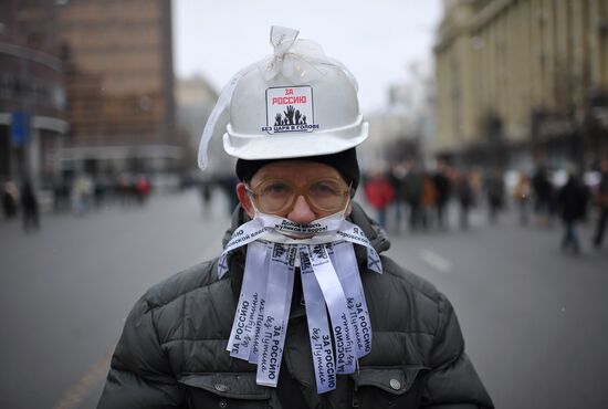 Opposition rallies in Moscow against anti-Magnitsky law