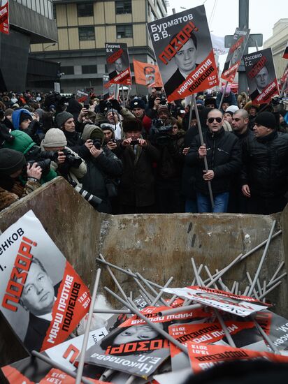 Opposition rallies in Moscow against anti-Magnitsky law