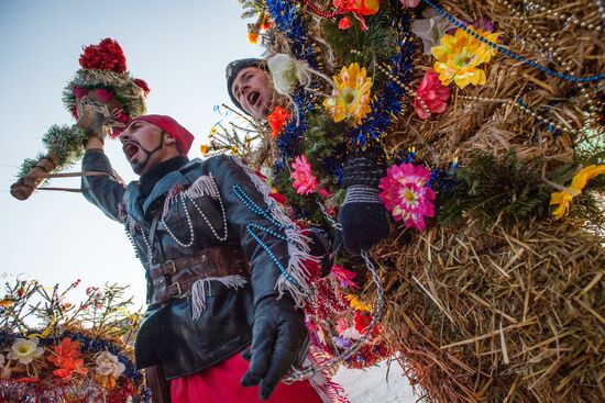 Ukrainians celebrate "Malanka" traditional holiday