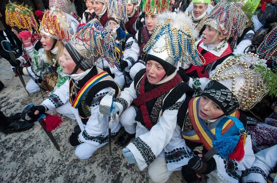 Ukrainians celebrate "Malanka" traditional holiday