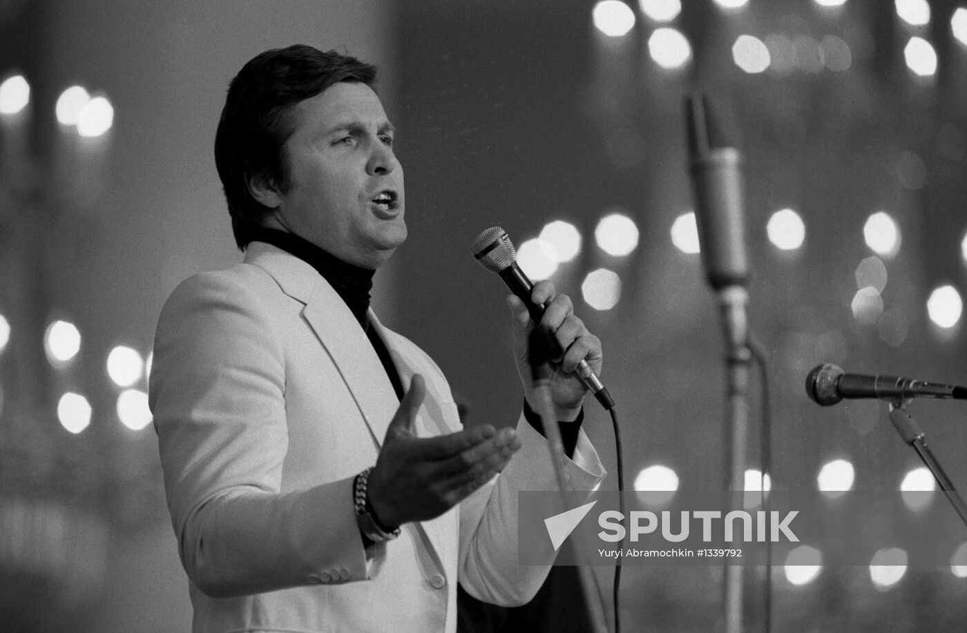 Singer Lev Leshchenko