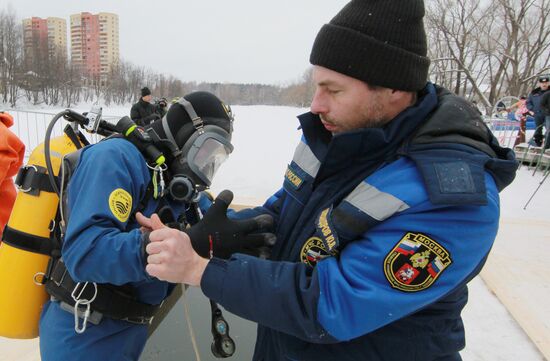 Emergencies ministry classes on safety during Epiphany bathing