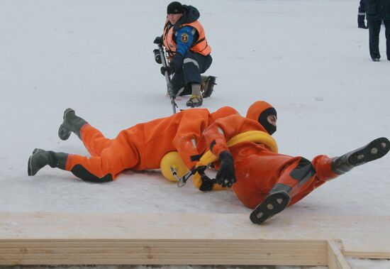 Emergencies ministry classes on safety during Epiphany bathing