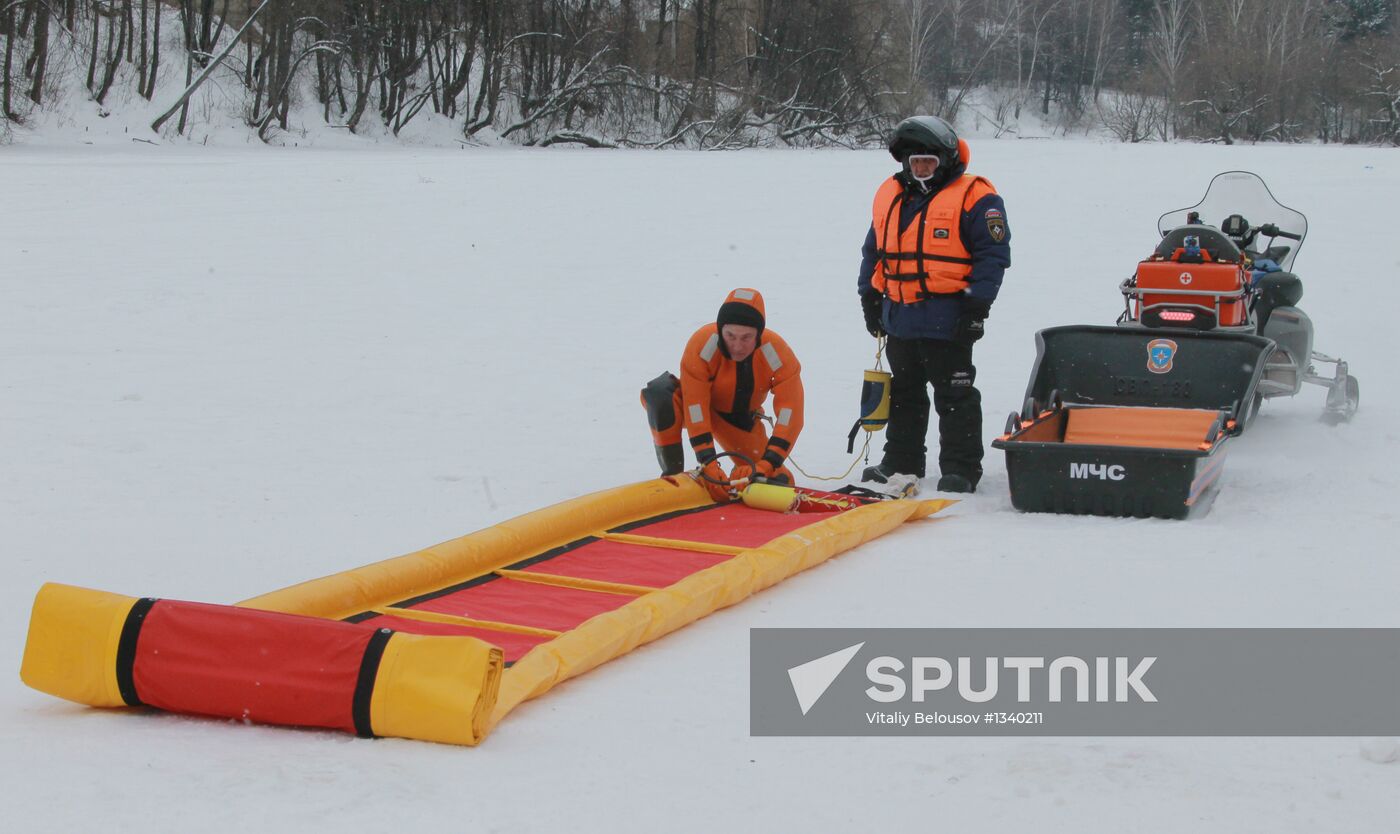 Emergencies ministry classes on safety during Epiphany bathing