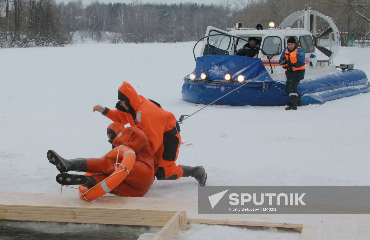 Emergencies ministry classes on safety during Epiphany bathing