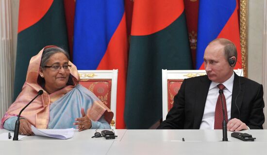 Vladimir Putin meets with Sheikh Hasina in Kremlin