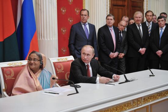 Vladimir Putin meets with Sheikh Hasina in Kremlin