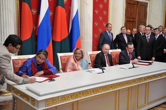 Vladimir Putin meets with Sheikh Hasina in Kremlin