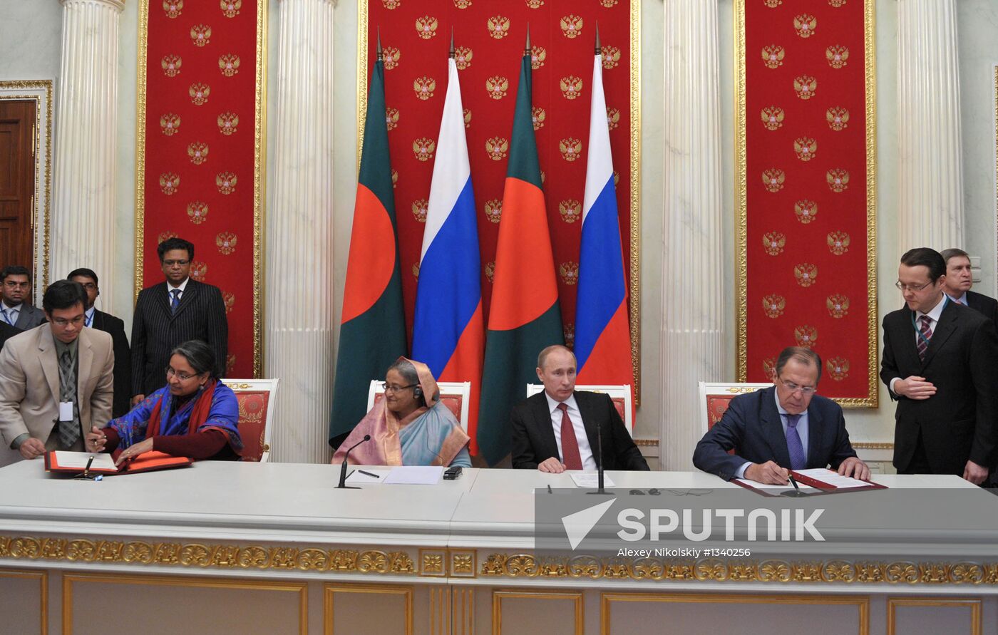 Vladimir Putin meets with Sheikh Hasina in Kremlin