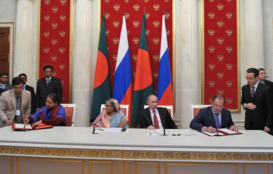 Vladimir Putin meets with Sheikh Hasina in Kremlin