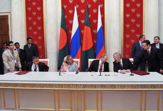 Vladimir Putin meets with Sheikh Hasina in Kremlin