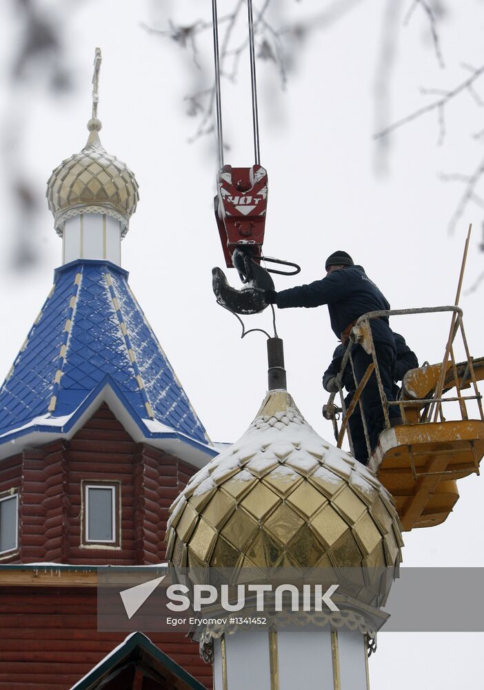 Dome raised on church of St. Georgi Victorious in Belarus