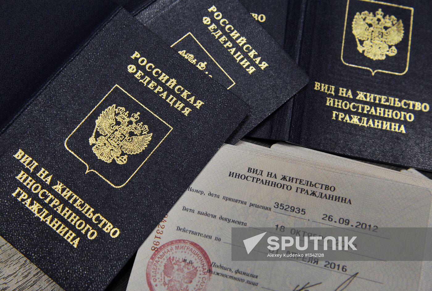 Issuing temporary and permanent residence permits