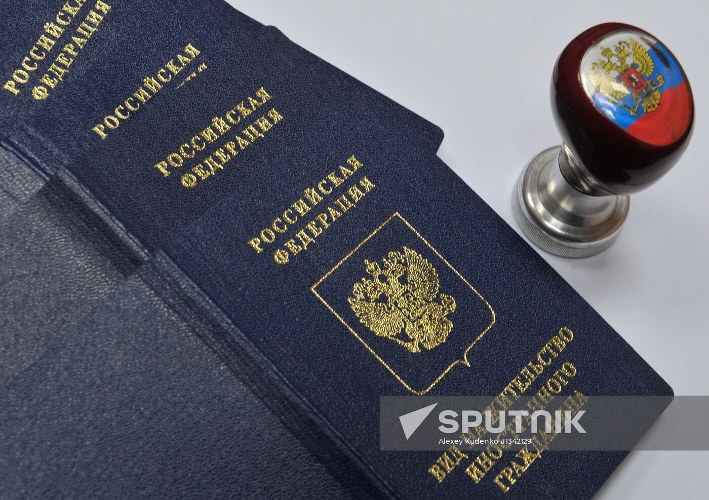 Issuing temporary and permanent residence permits