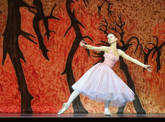Dress rehearsal of ballet Beauty & the Beast