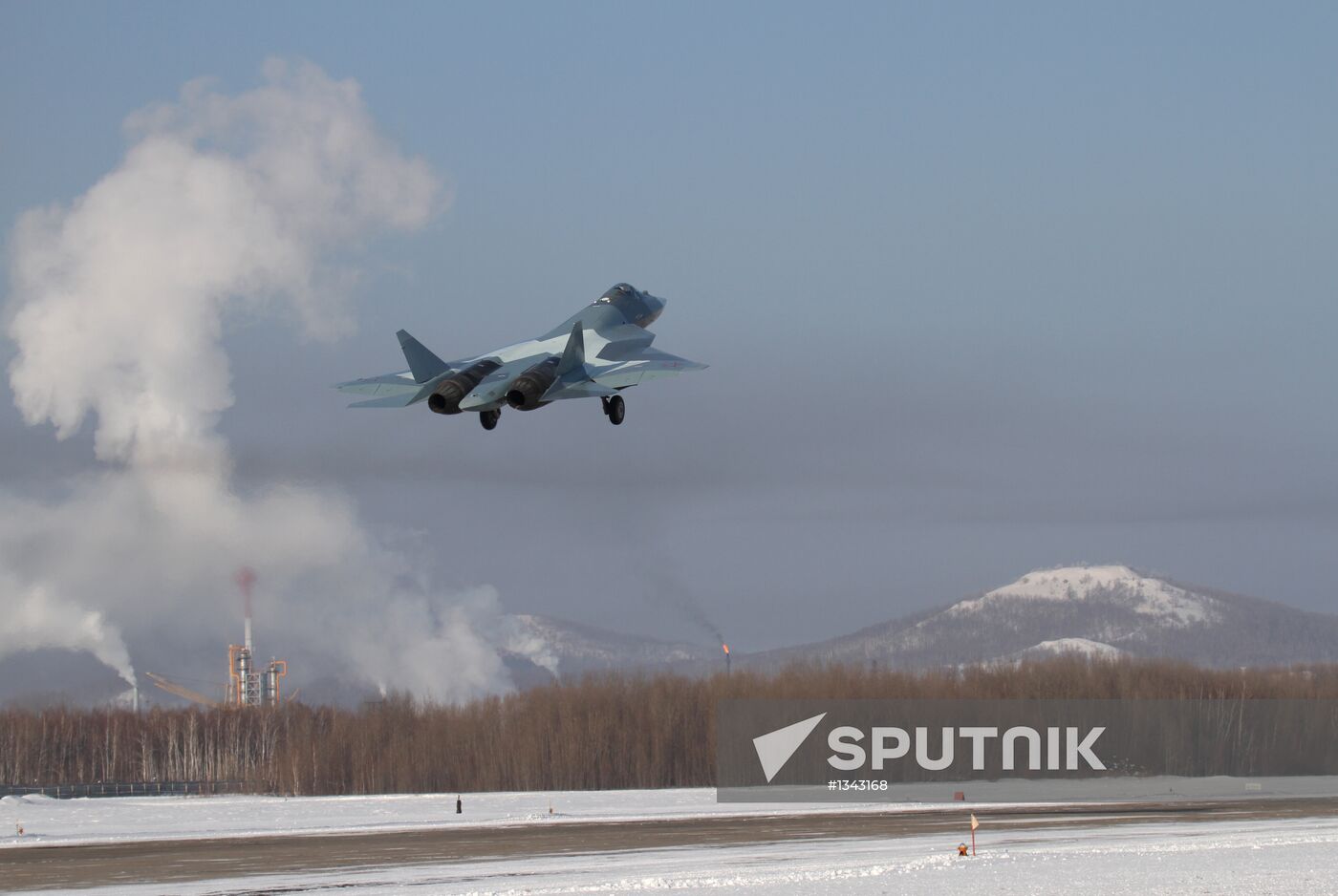 Т-50-4 fifth generation jet fighter's flight