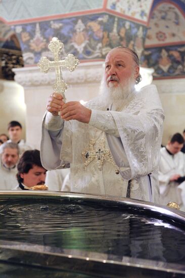 Patriarch's service on Eve of Epiphany in Moscow