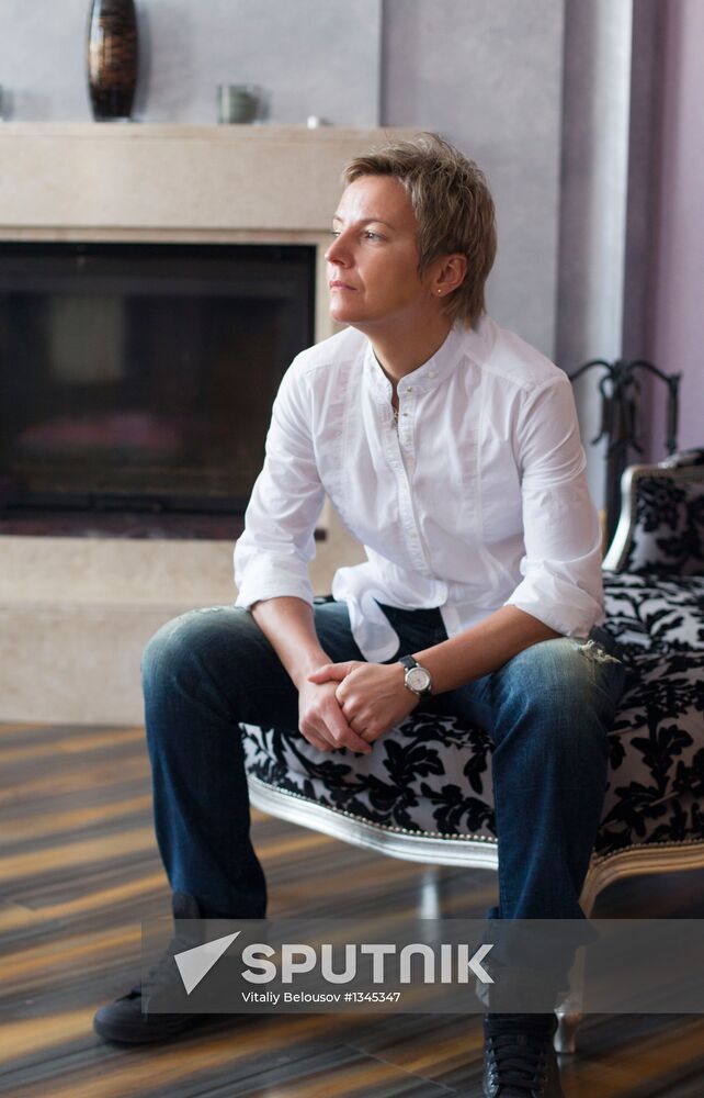Singer Svetlana Surganova at home