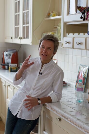 Singer Svetlana Surganova at home