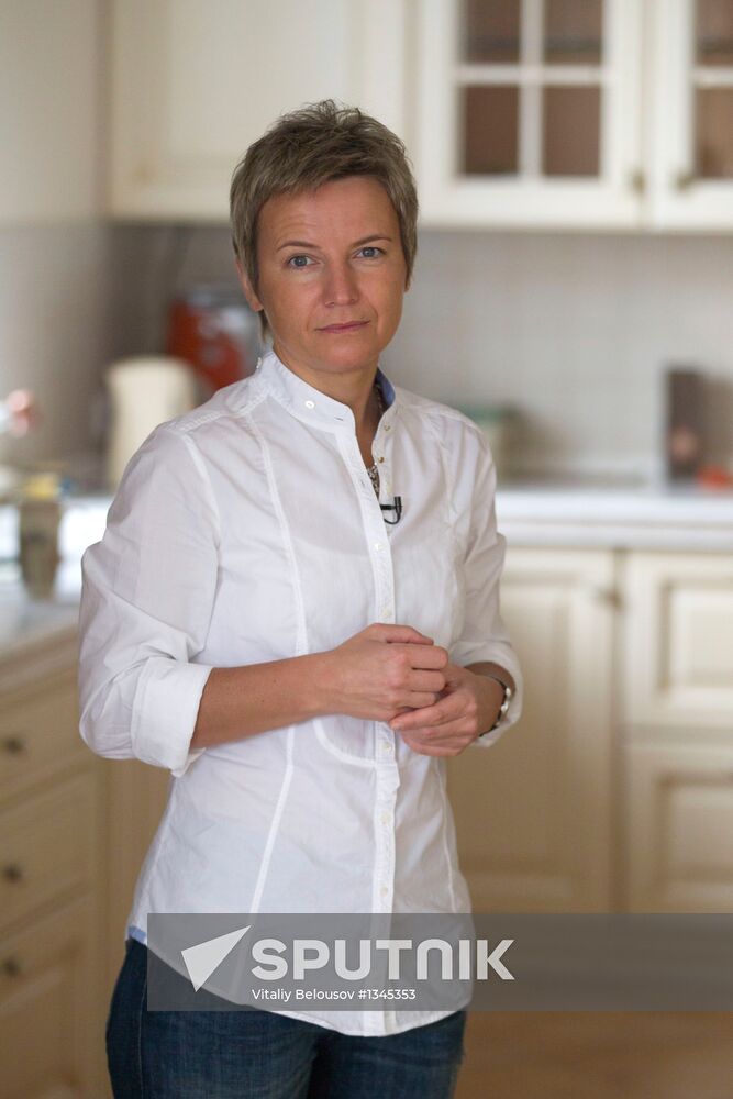 Singer Svetlana Surganova at home