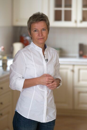 Singer Svetlana Surganova at home
