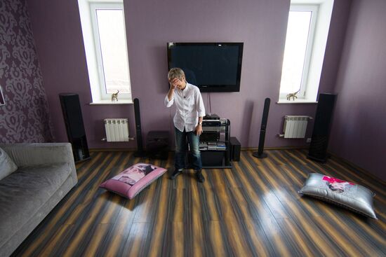 Singer Svetlana Surganova at home