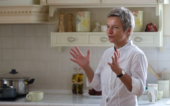 Singer Svetlana Surganova at home