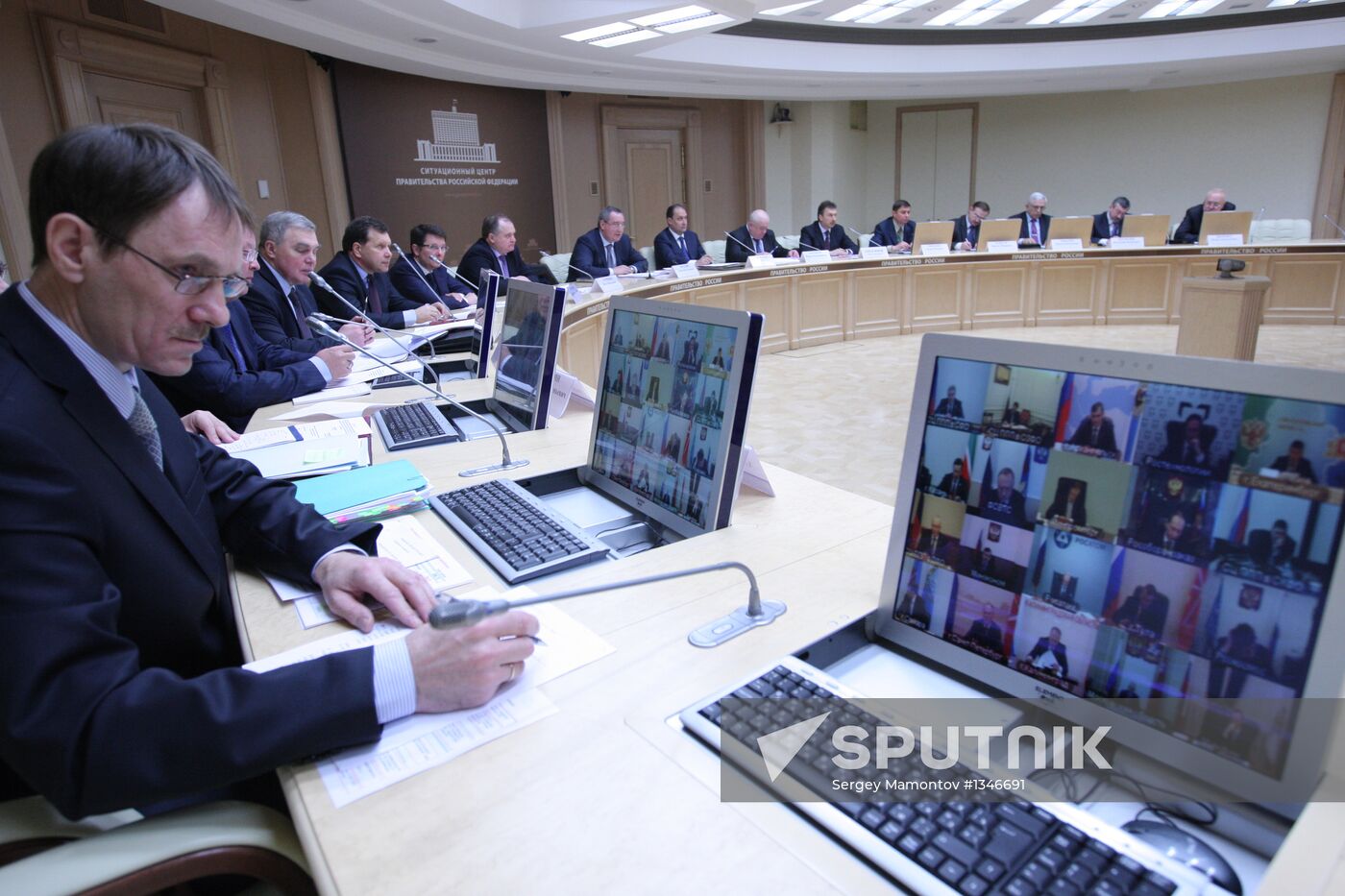 D.Rogozin holds MIC meeting on results of 2012 defense order