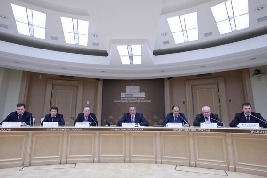 D.Rogozin holds MIC meeting on results of 2012 defense order