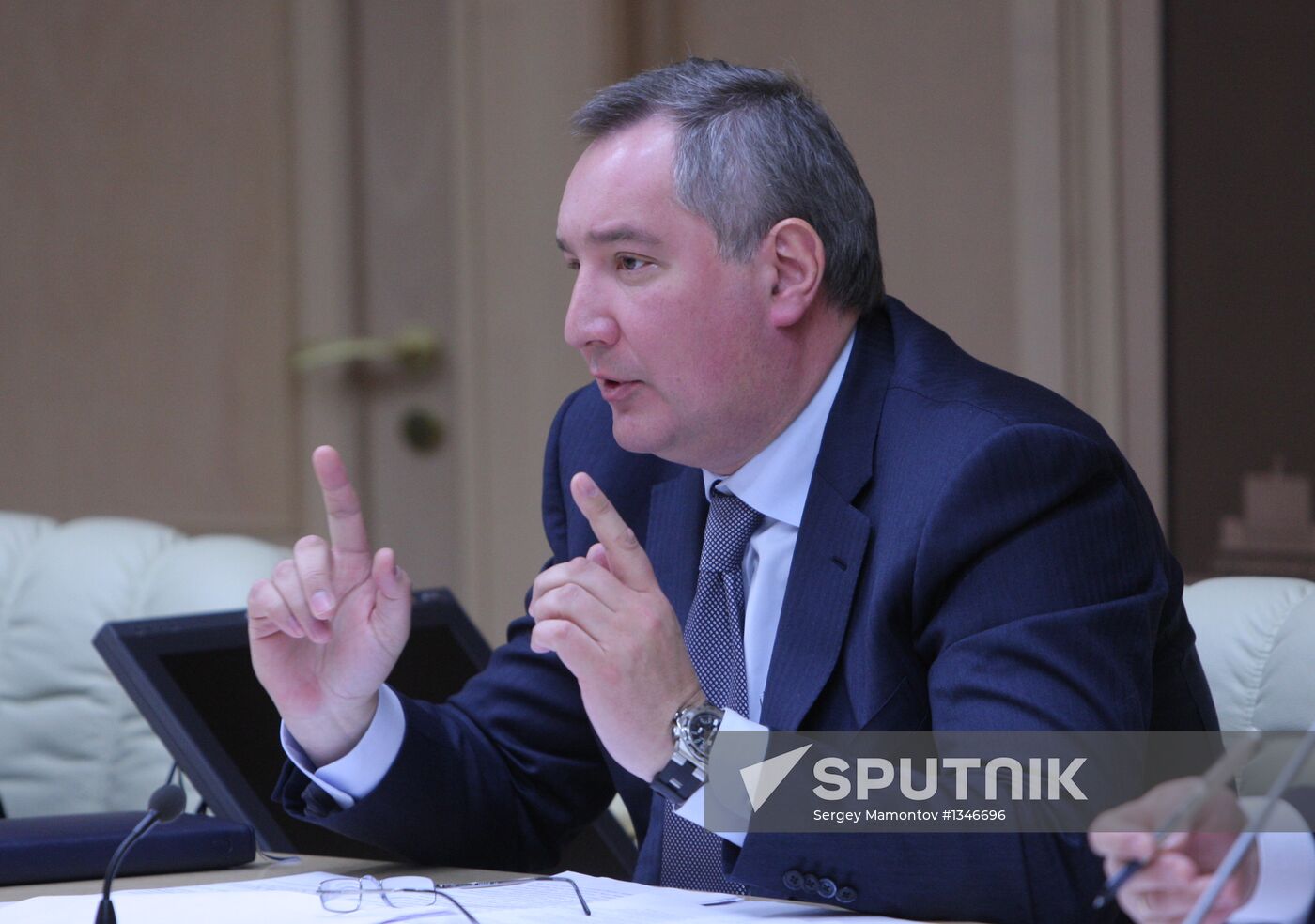 D.Rogozin holds MIC meeting on results of 2012 defense order