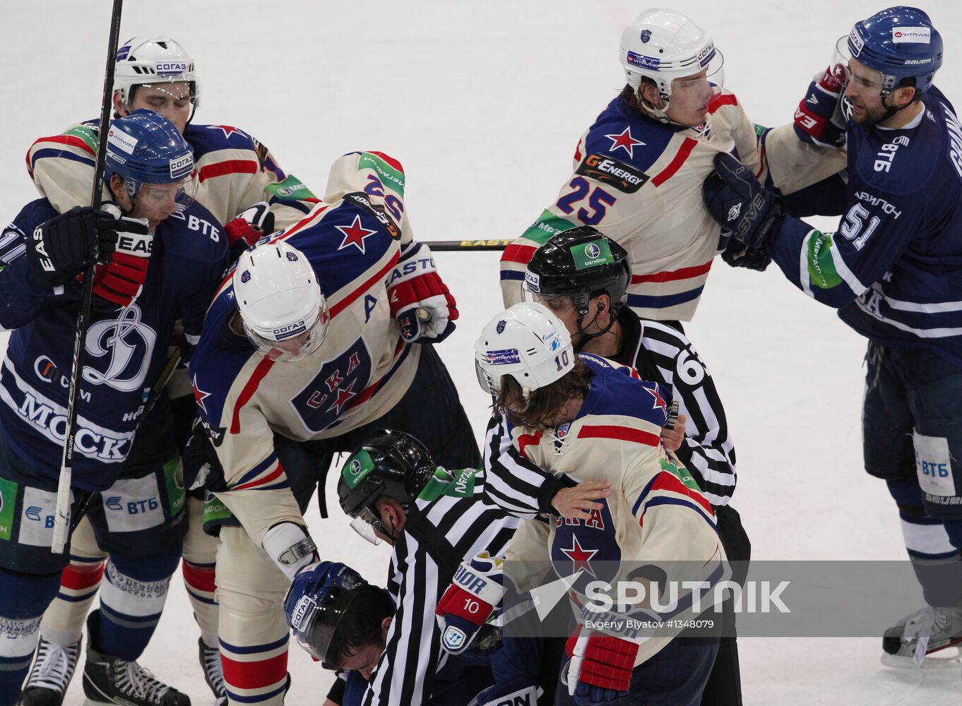 Kontinental Hockey League. Dynamo Moscow vs. SKA