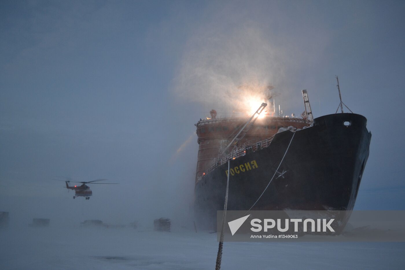 Russian polar explorers start setting up SP-40 drifting station