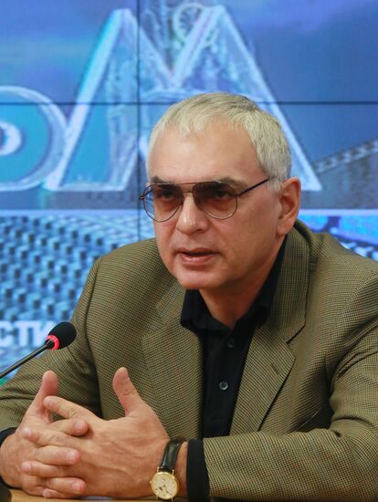 News conference with Karen Shakhnazarov