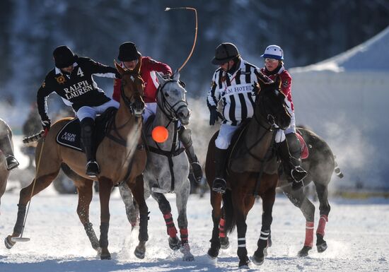 Polo on snow. World Championships