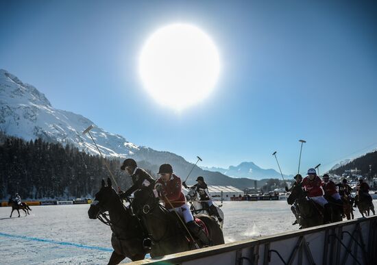Polo on snow. World Championships