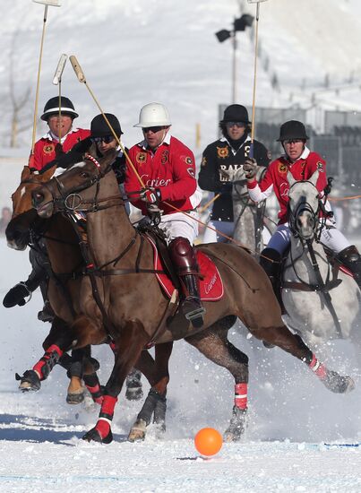 Polo on snow. World Championships