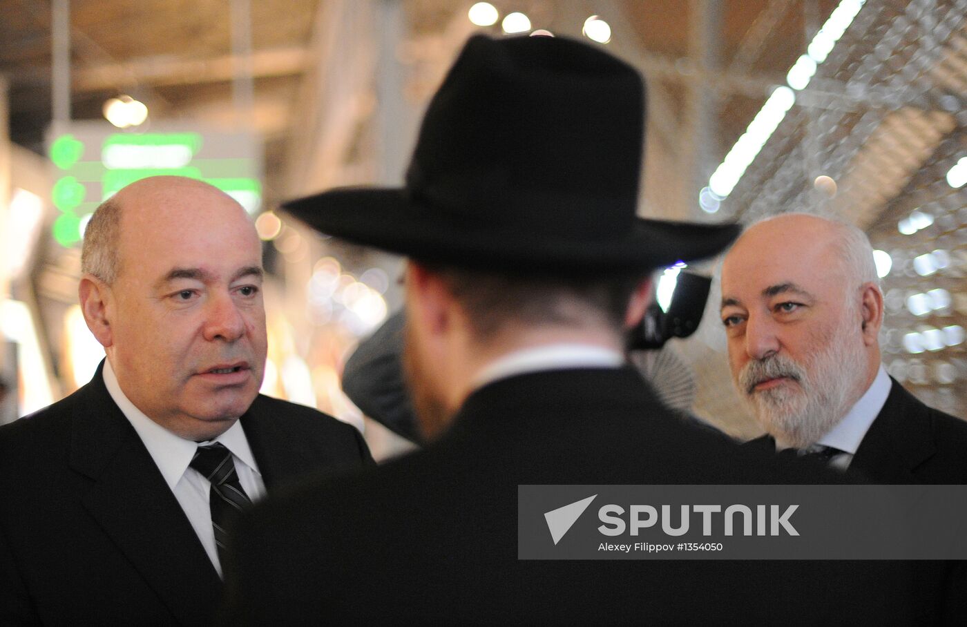 Lighting candles in memory of Holocaust victims