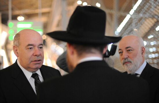 Lighting candles in memory of Holocaust victims