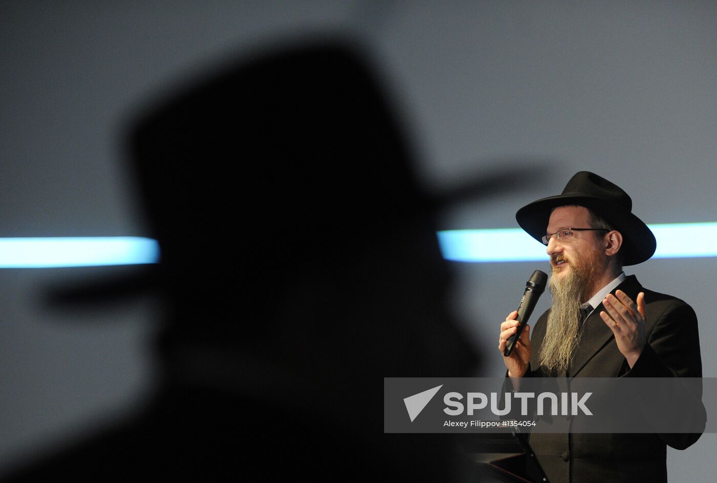 Lighting candles in memory of Holocaust victims