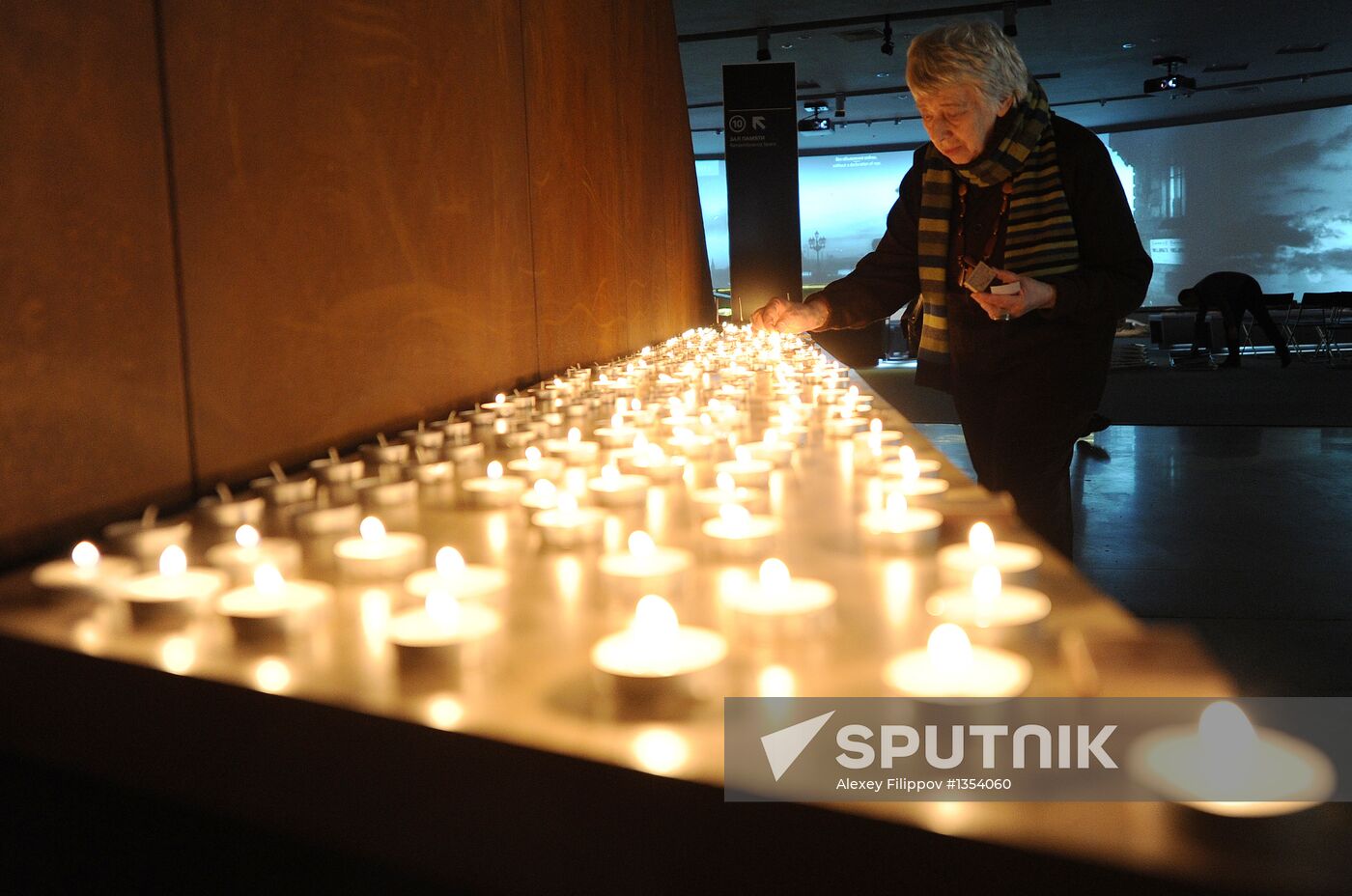 Lighting candles in memory of Holocaust victims