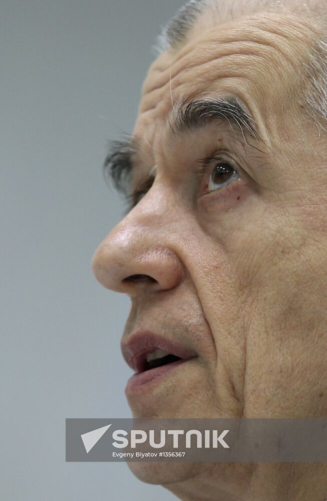 Gennady Onischenko gives news conference