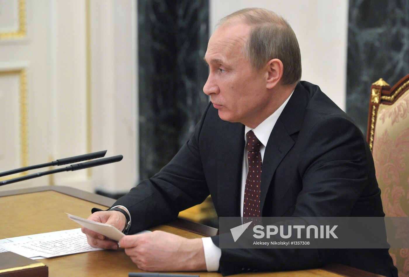 Vladimir Putin chairs meeting with envoys to federal districts