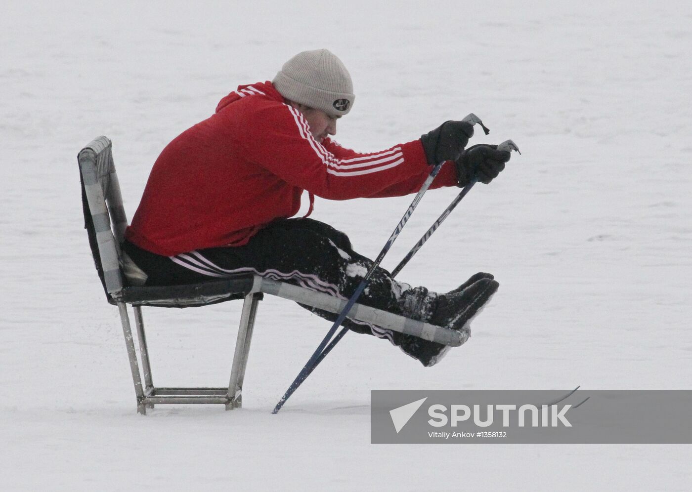 Disabled people training on the sit ski