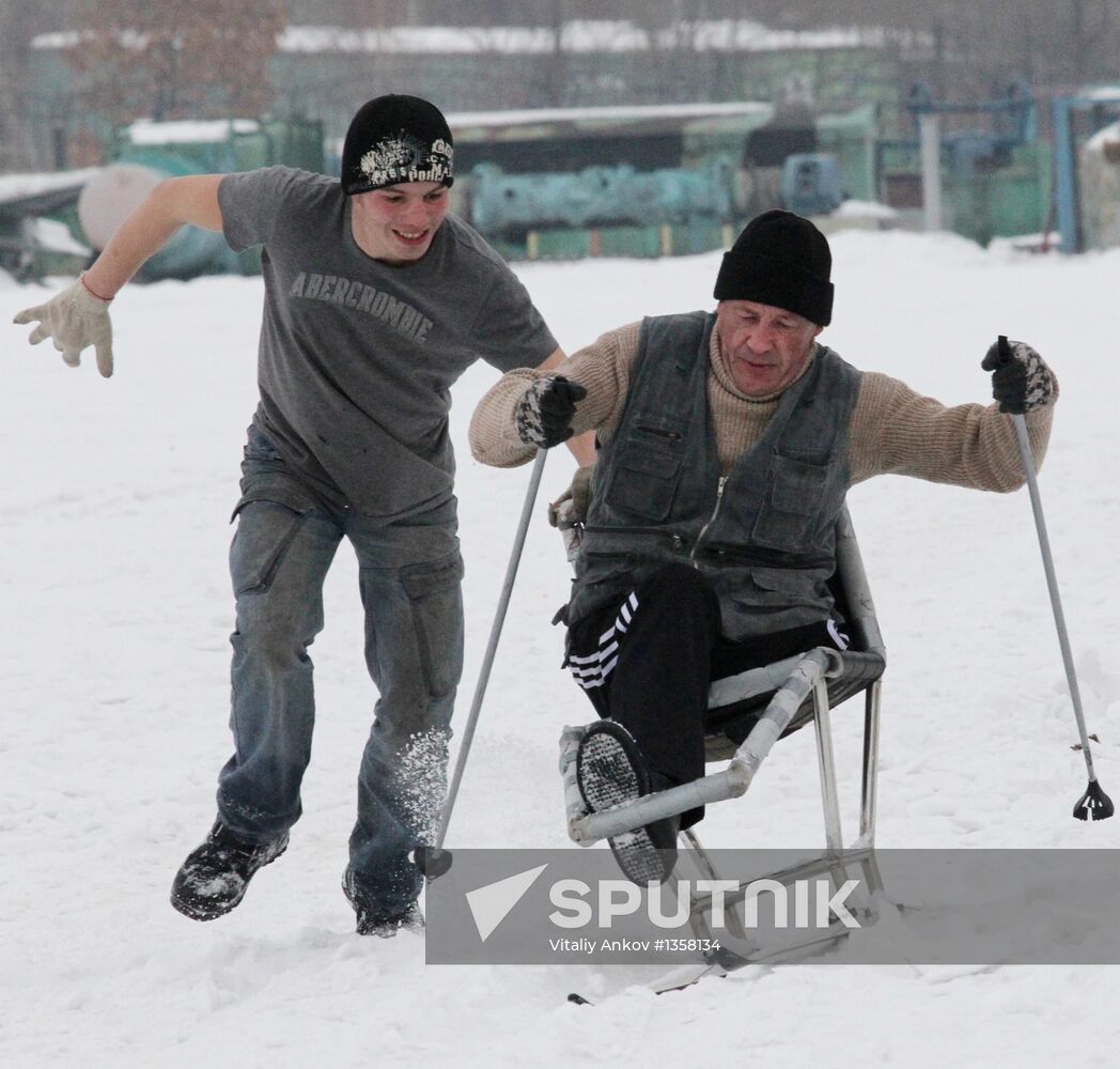Disabled people training on the sit ski