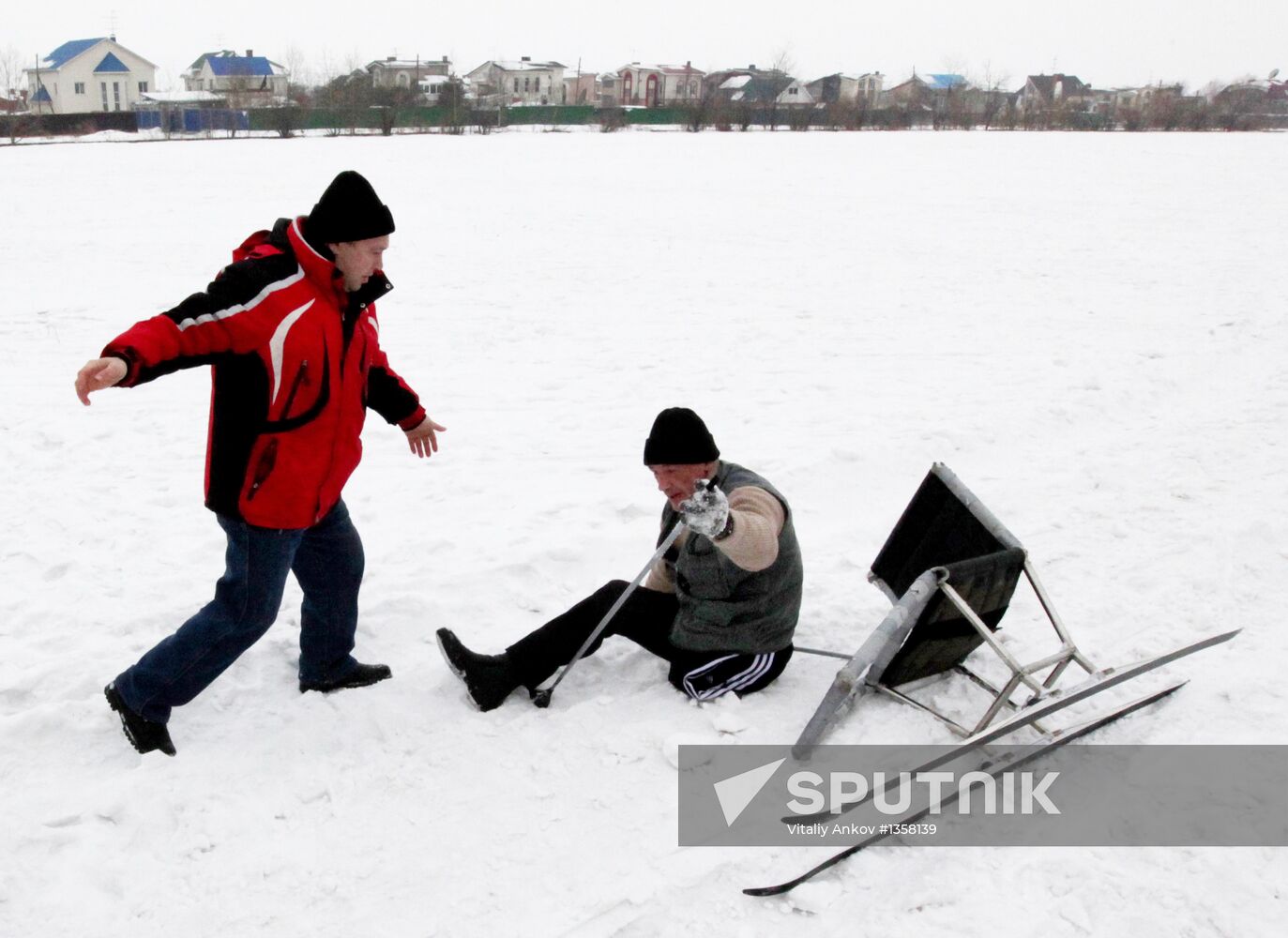 Disabled people training on the sit ski