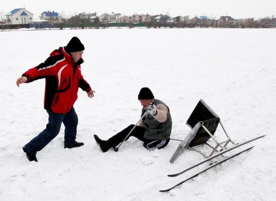 Disabled people training on the sit ski