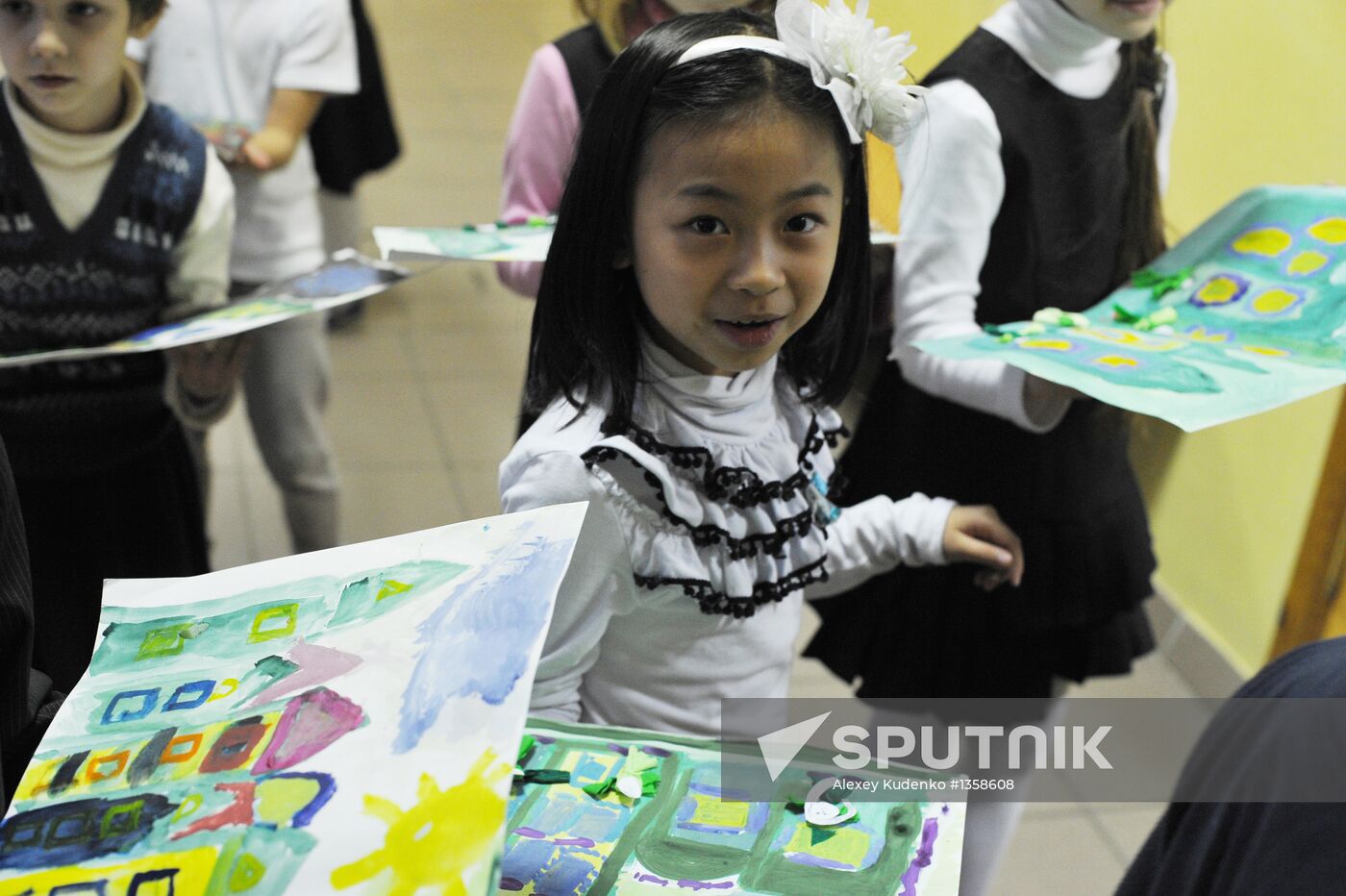 Migrants' children get education in Moscow
