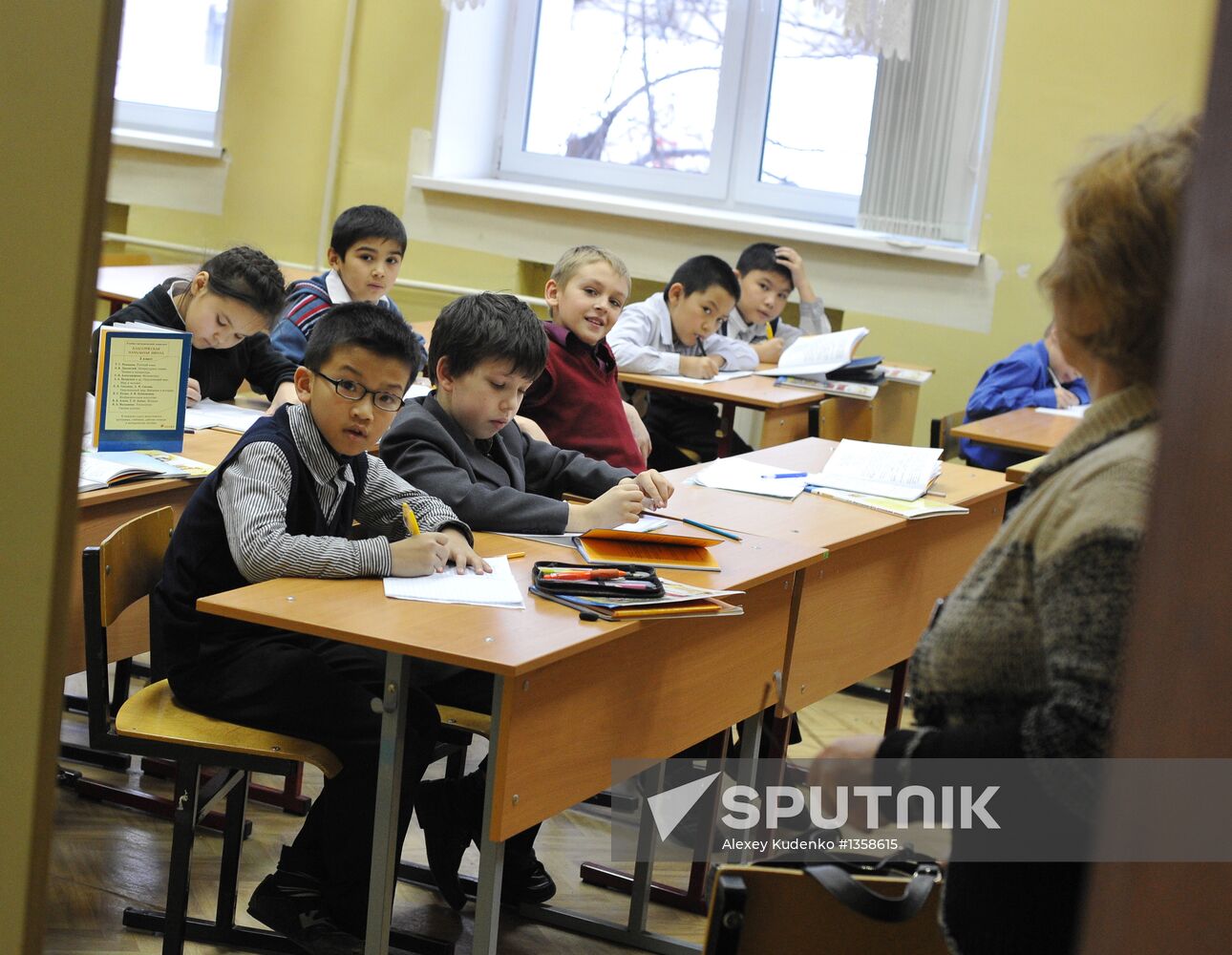 Migrants' children get education in Moscow