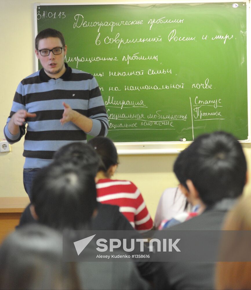 Migrants' children get education in Moscow